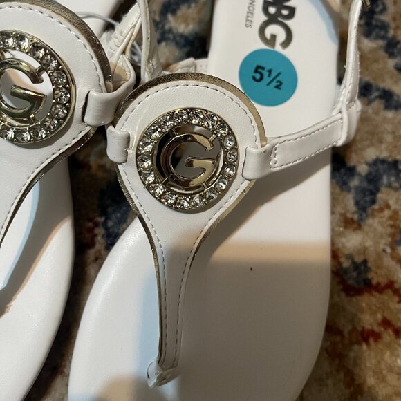 NWT GBG LOS ANGELES WHITE BLING SANDALS SZ 5.5M - Picture 1 of 4